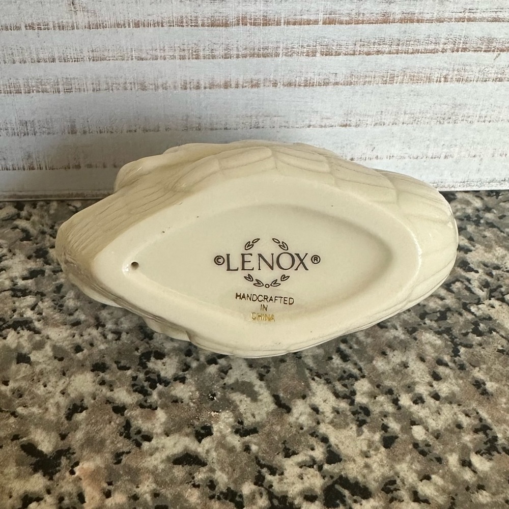 Lenox Vintage Swan Card Holder or Cake Topper - Picture 3 of 3
